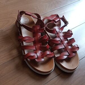 Tan Sandals with brown straps by Wonder Nation Women size 4